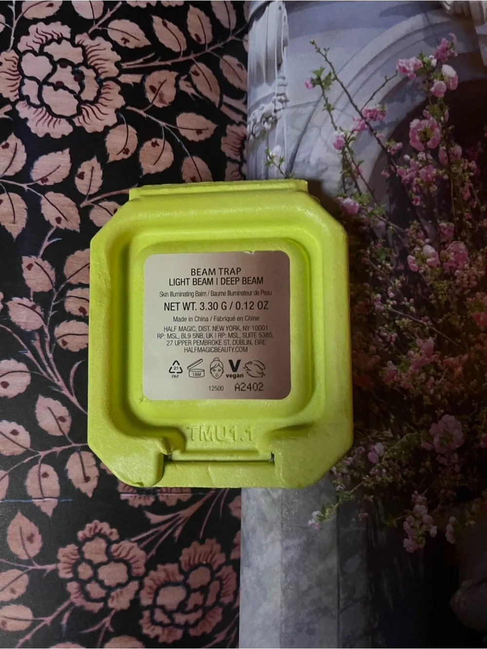 Half Magic Beam Trap Skin Illuminating Balm